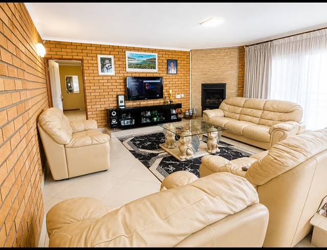 2 BEDROOM HOUSE FOR SALE IN MEYERTON PARK